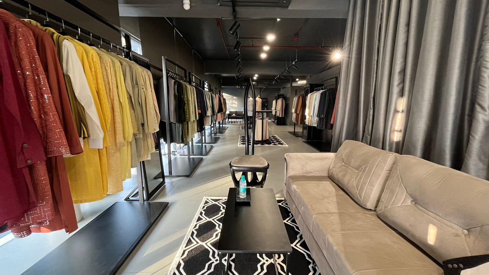 Luxury Garment Store Display Furniture